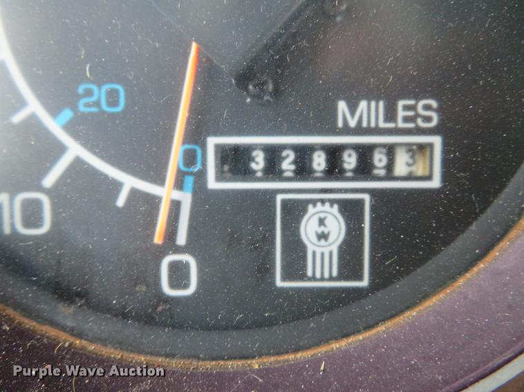 image for item DE5054 1982 Kenworth semi truck