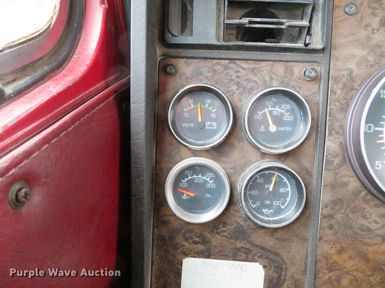 image for item DE5054 1982 Kenworth semi truck