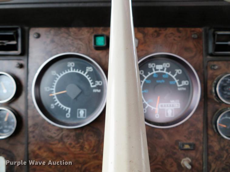 image for item DE5054 1982 Kenworth semi truck