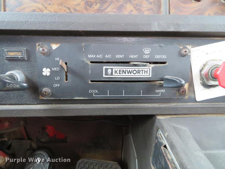 image for item DE5054 1982 Kenworth semi truck