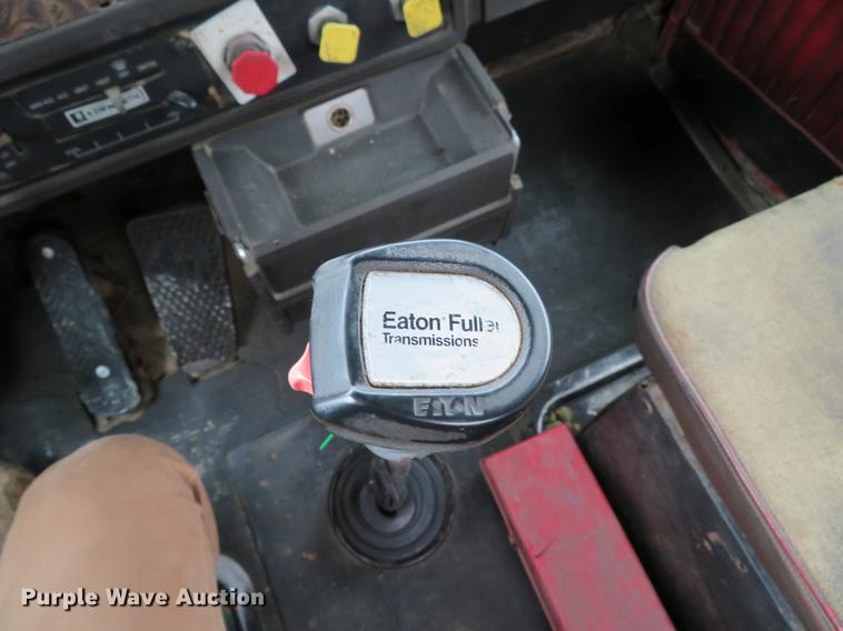 image for item DE5054 1982 Kenworth semi truck