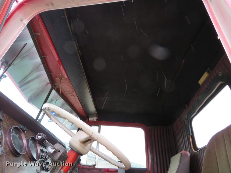 image for item DE5054 1982 Kenworth semi truck