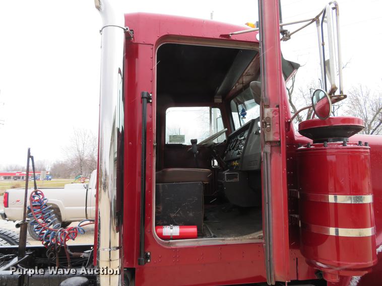 image for item DE5054 1982 Kenworth semi truck