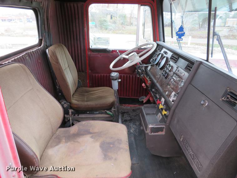 image for item DE5054 1982 Kenworth semi truck