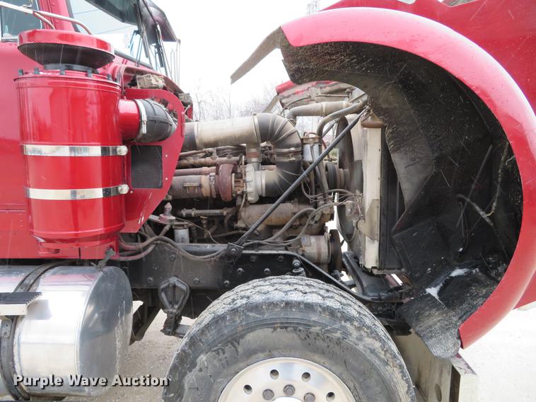 image for item DE5054 1982 Kenworth semi truck