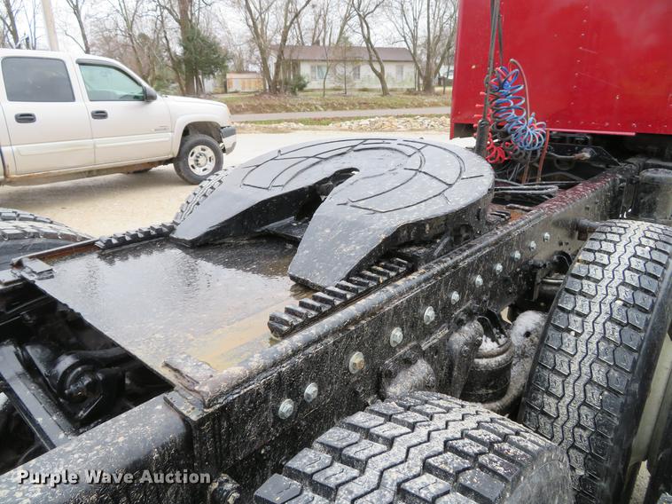 image for item DE5054 1982 Kenworth semi truck