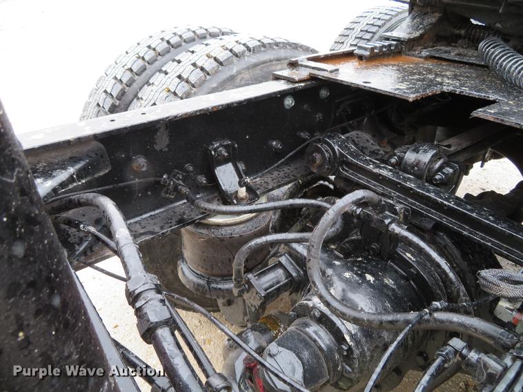 image for item DE5054 1982 Kenworth semi truck