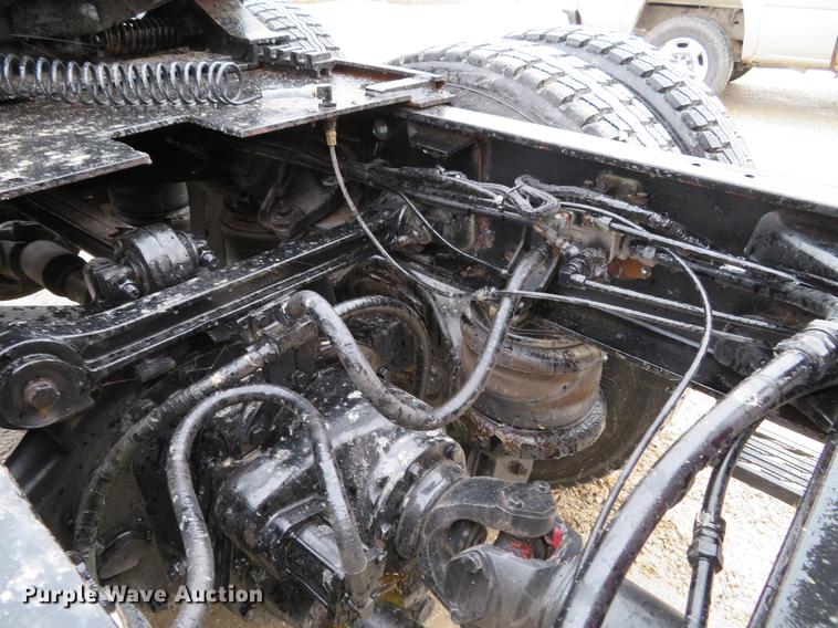 image for item DE5054 1982 Kenworth semi truck