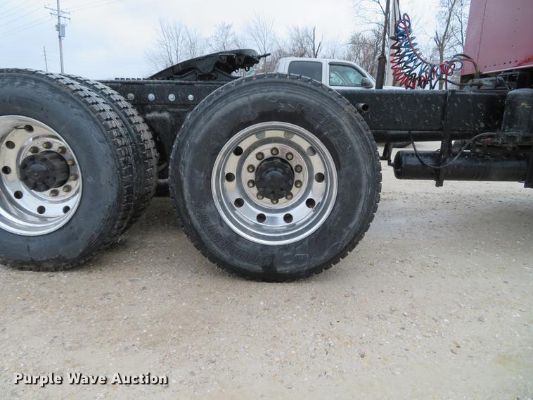 image for item DE5054 1982 Kenworth semi truck