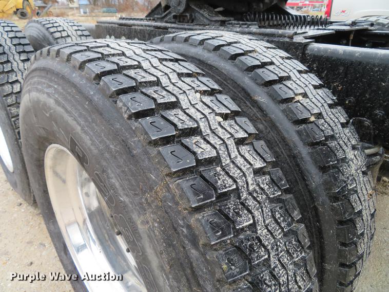 image for item DE5054 1982 Kenworth semi truck