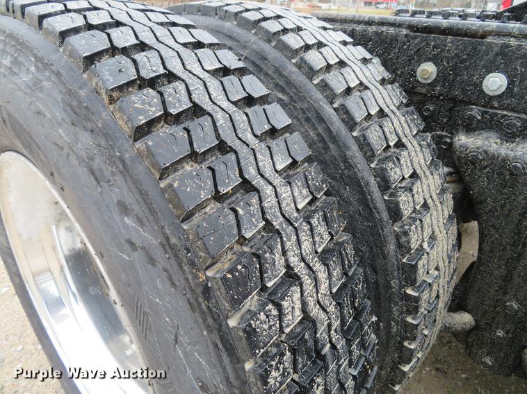 image for item DE5054 1982 Kenworth semi truck