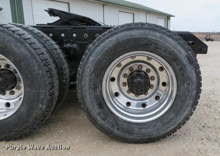 image for item DE5054 1982 Kenworth semi truck