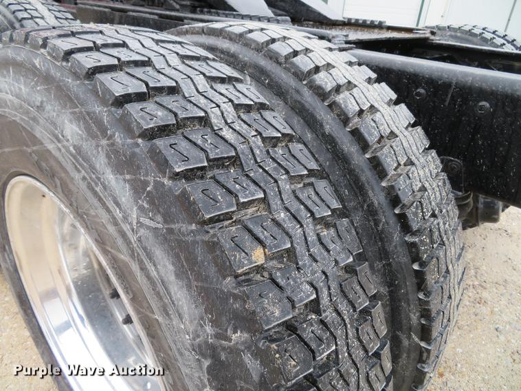 image for item DE5054 1982 Kenworth semi truck