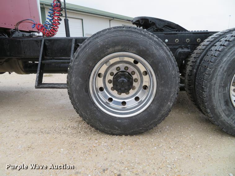 image for item DE5054 1982 Kenworth semi truck