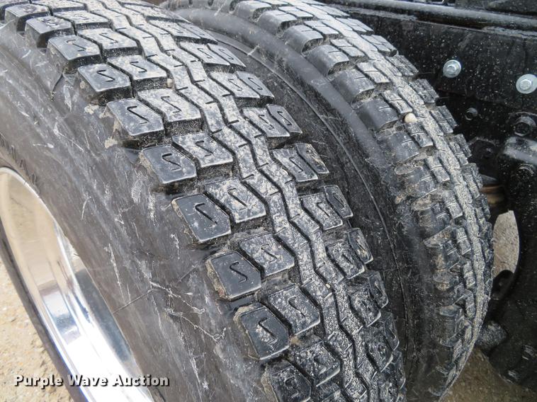 image for item DE5054 1982 Kenworth semi truck