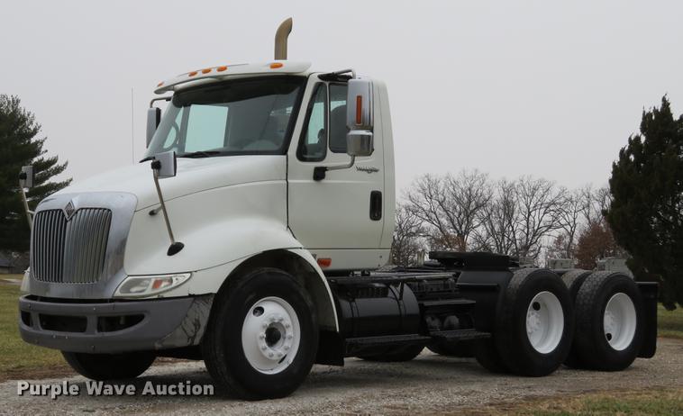 image for item DE5066 2008 International TranStar 8600 semi truck