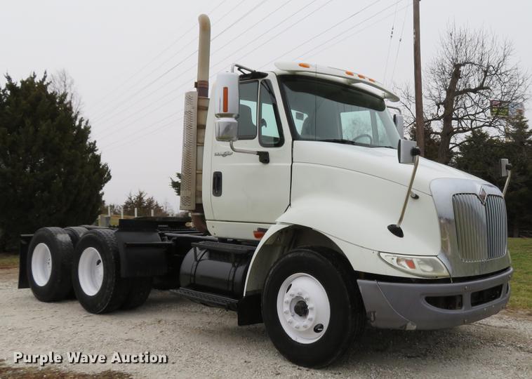 image for item DE5066 2008 International TranStar 8600 semi truck