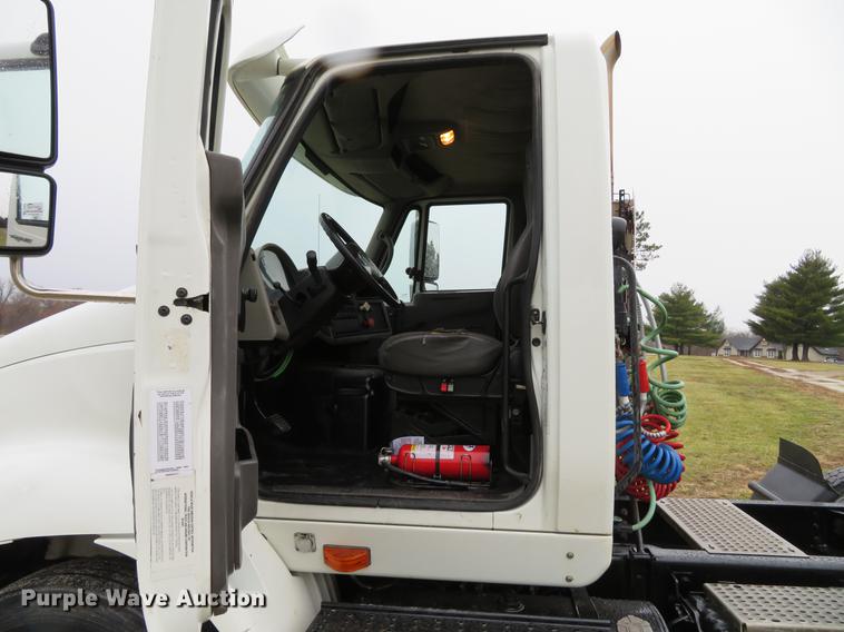 image for item DE5066 2008 International TranStar 8600 semi truck