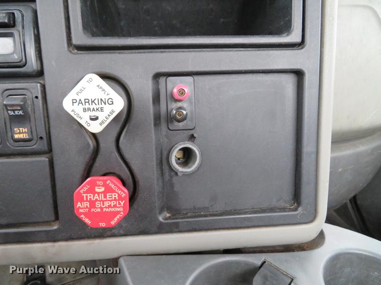 image for item DE5066 2008 International TranStar 8600 semi truck