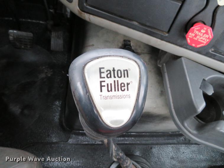 image for item DE5066 2008 International TranStar 8600 semi truck