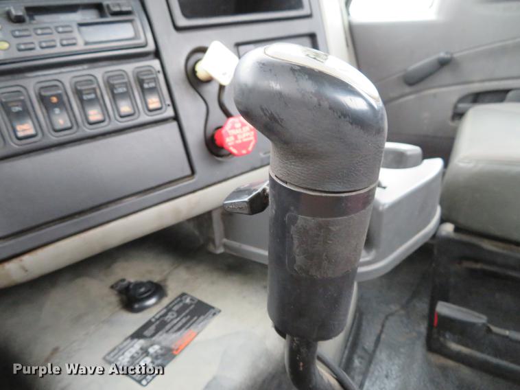 image for item DE5066 2008 International TranStar 8600 semi truck