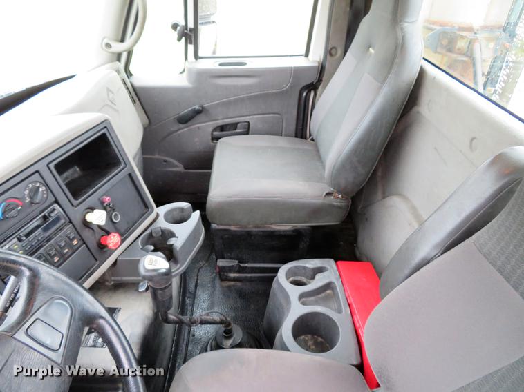 image for item DE5066 2008 International TranStar 8600 semi truck