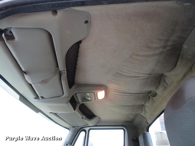 image for item DE5066 2008 International TranStar 8600 semi truck