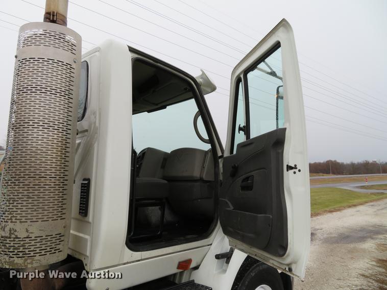 image for item DE5066 2008 International TranStar 8600 semi truck