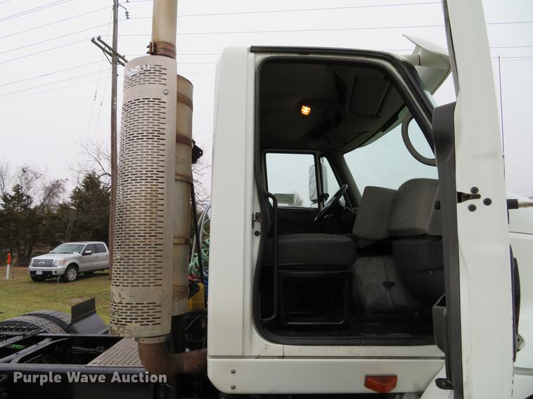 image for item DE5066 2008 International TranStar 8600 semi truck