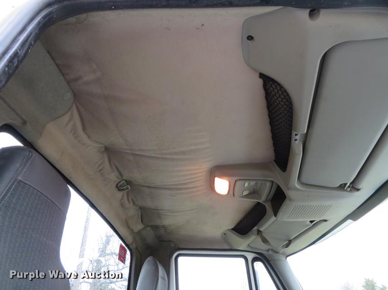 image for item DE5066 2008 International TranStar 8600 semi truck