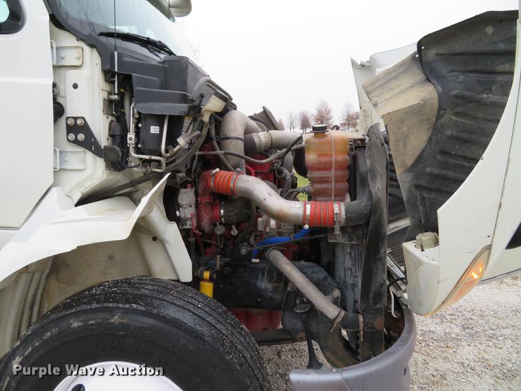 image for item DE5066 2008 International TranStar 8600 semi truck