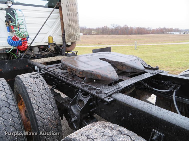 image for item DE5066 2008 International TranStar 8600 semi truck