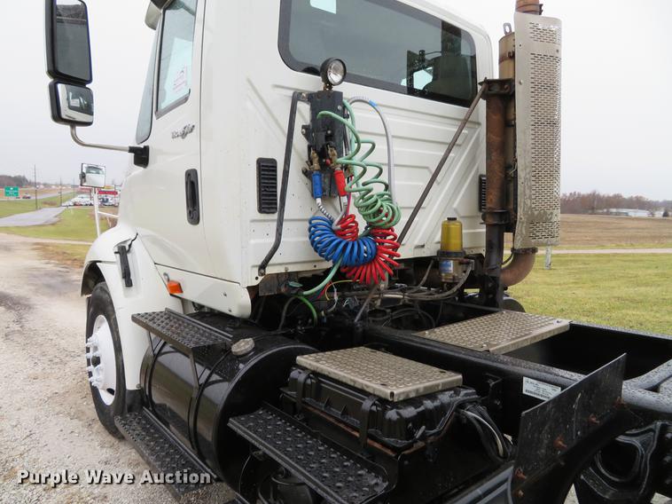 image for item DE5066 2008 International TranStar 8600 semi truck