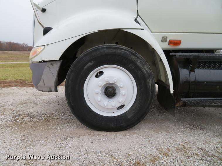 image for item DE5066 2008 International TranStar 8600 semi truck