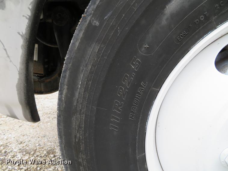 image for item DE5066 2008 International TranStar 8600 semi truck