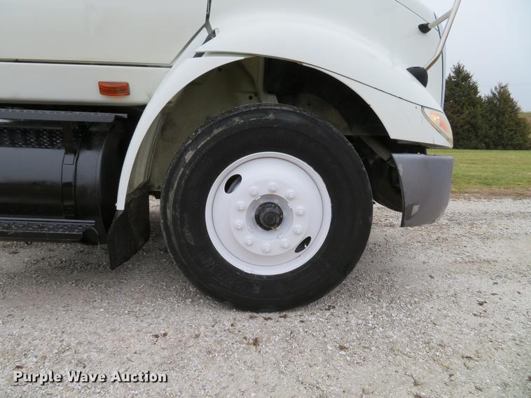 image for item DE5066 2008 International TranStar 8600 semi truck