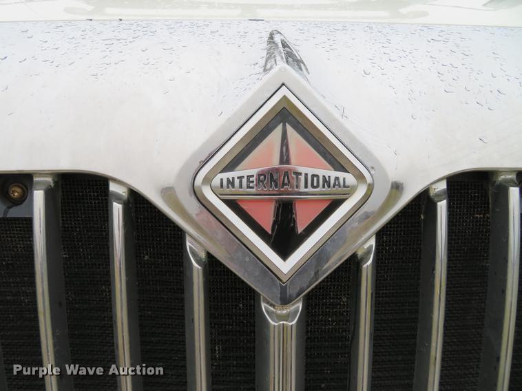 image for item DE5066 2008 International TranStar 8600 semi truck