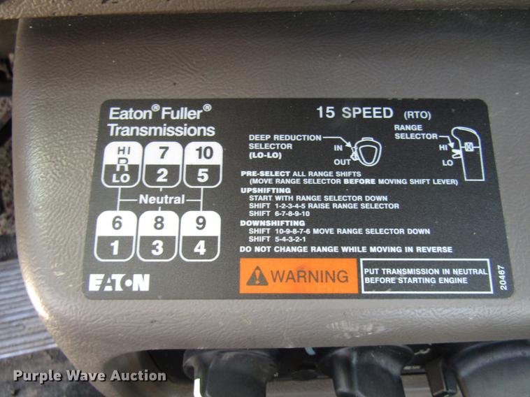 image for item DE5937 2005 Mack CHN613 semi truck