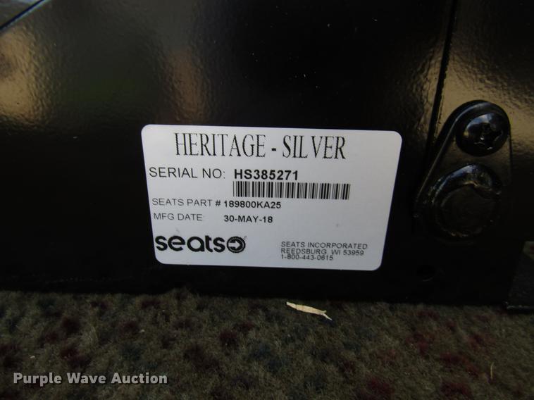 image for item DE5937 2005 Mack CHN613 semi truck