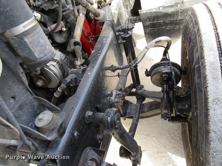 image for item DE5937 2005 Mack CHN613 semi truck