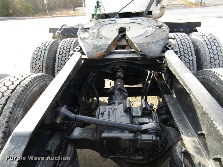 image for item DE5937 2005 Mack CHN613 semi truck