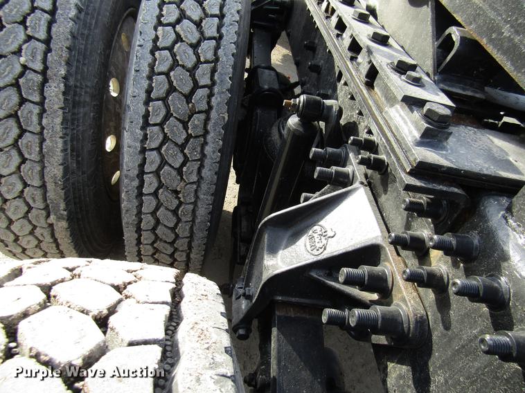 image for item DE5937 2005 Mack CHN613 semi truck