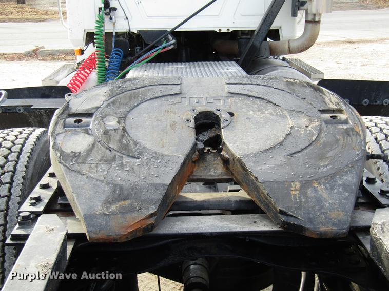 image for item DE5937 2005 Mack CHN613 semi truck