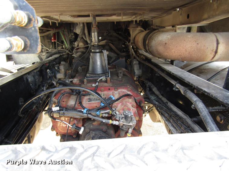 image for item DE5937 2005 Mack CHN613 semi truck