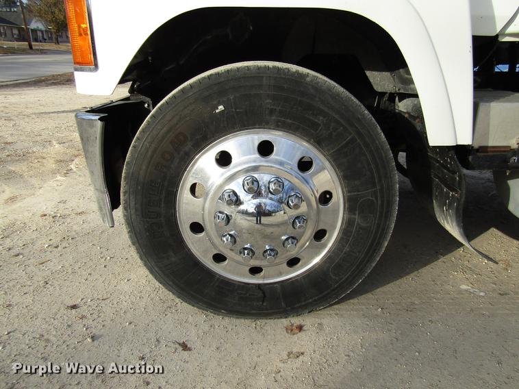 image for item DE5937 2005 Mack CHN613 semi truck