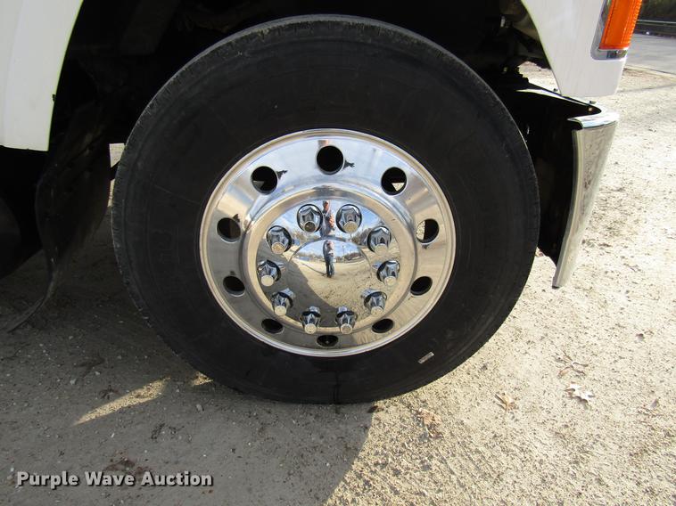 image for item DE5937 2005 Mack CHN613 semi truck