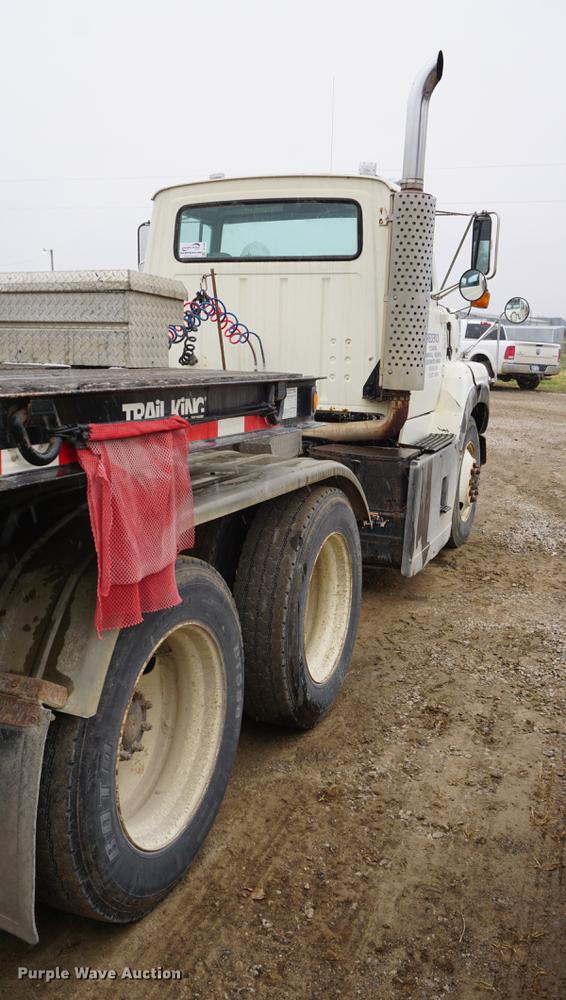 image for item DF1594 1994 Ford Aeromax L9000 semi truck