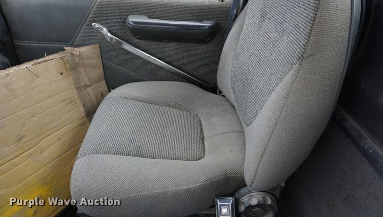 image for item DF1594 1994 Ford Aeromax L9000 semi truck