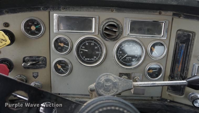 image for item DF1594 1994 Ford Aeromax L9000 semi truck