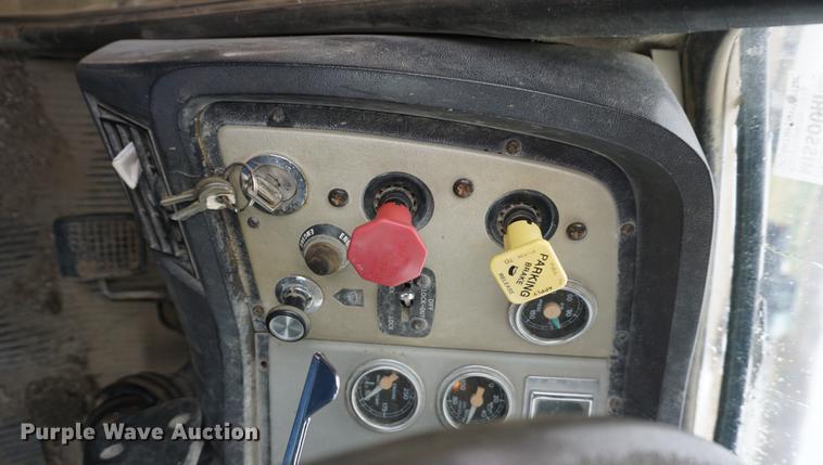 image for item DF1594 1994 Ford Aeromax L9000 semi truck